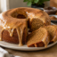 Bolo de Mel com Especiarias e Cobertura Cremosa de Doce de Leite