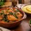Frango com ora-pro-nóbis e angu: receita mineira para fazer em casa